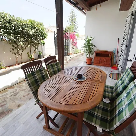 Casa de Férias Sardinian Cottage, 150m From The Sea, Private Garden *