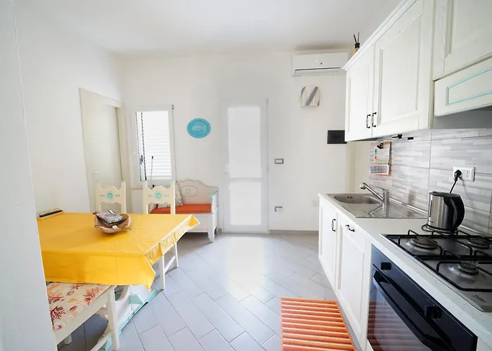 Casa de Férias Sardinian Cottage, 150m From The Sea, Private Garden *