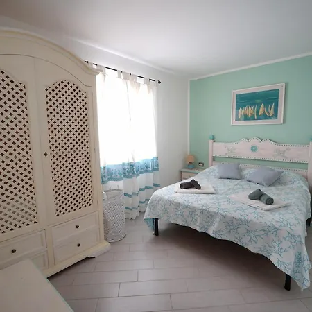 Dom wakacyjny Sardinian Cottage, 150m From The Sea, Private Garden