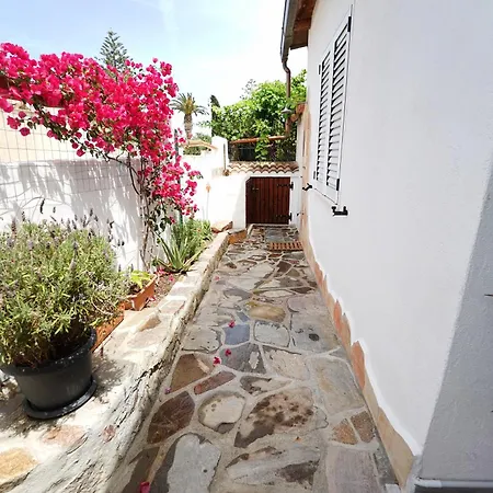 Dom wakacyjny Sardinian Cottage, 150m From The Sea, Private Garden Olbia