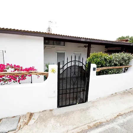 Dom wakacyjny Sardinian Cottage, 150m From The Sea, Private Garden Olbia