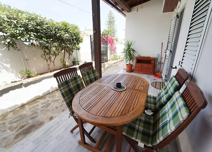 Casa vacanze Sardinian Cottage, 150m From The Sea, Private Garden *