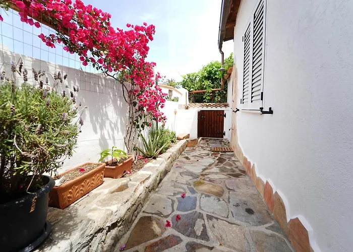Casa vacanze Sardinian Cottage, 150m From The Sea, Private Garden