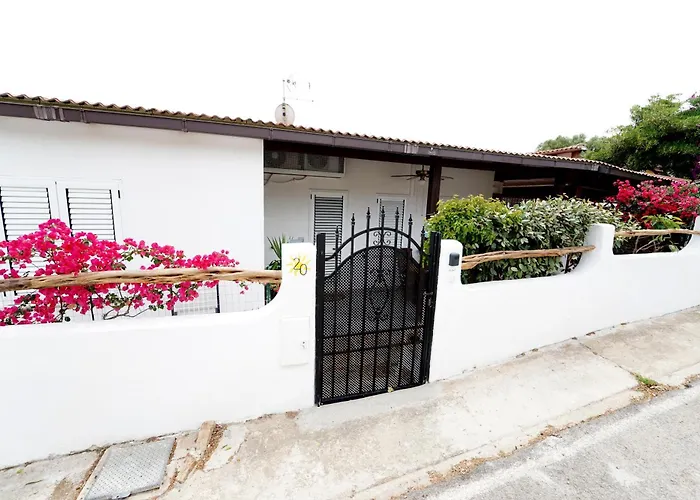 Casa vacanze Sardinian Cottage, 150m From The Sea, Private Garden Olbia